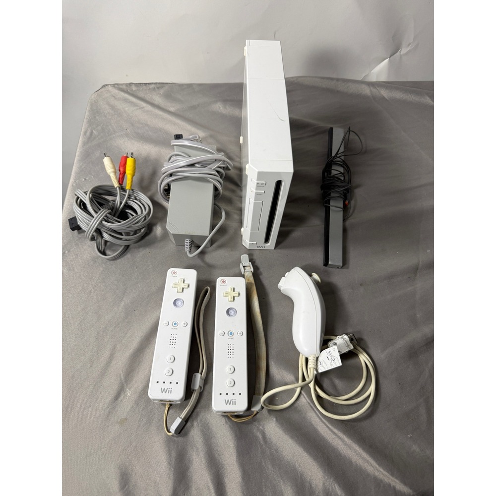 Nintendo Wii Console Bundle White RVL-001 2 Remotes Nunchuk Cables Sensor Bar